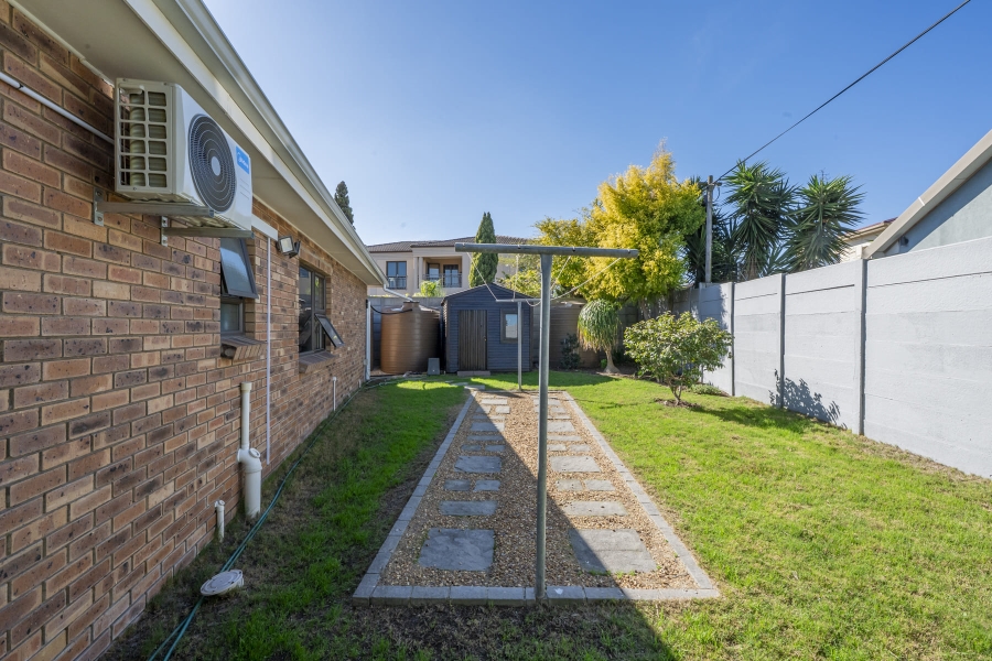 5 Bedroom Property for Sale in De Oude Spruit Western Cape
